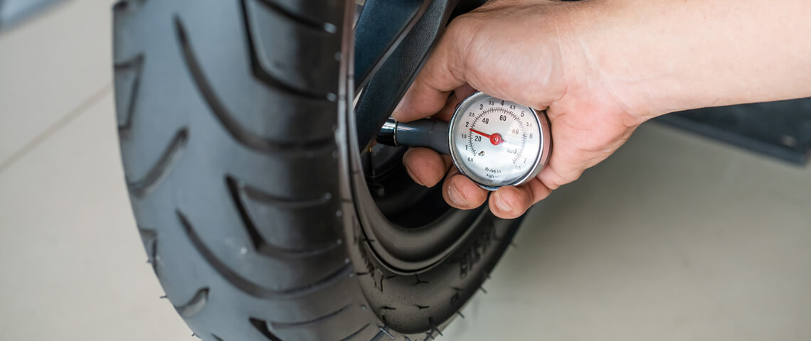 Optimaal brandstofrendement en sportieve prestaties met de juiste bandenspanning voor je motor